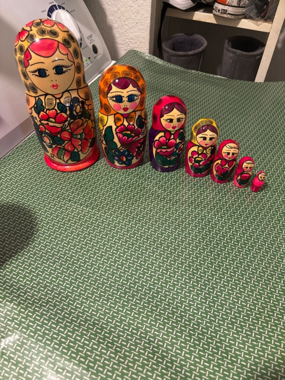 Vintage Matryoshka Russia 7 Nesting Dolls Handpainted Folkloric